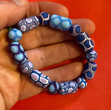 Load image into Gallery viewer, Purple and blue &#39;pebble&#39; bracelet
