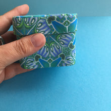 Load image into Gallery viewer, Blue flower box