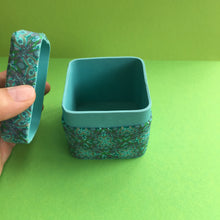 Load image into Gallery viewer, Green cross box