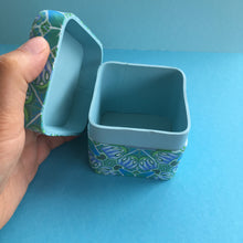 Load image into Gallery viewer, Blue flower box